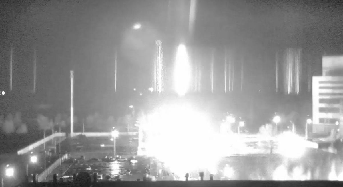 Пожар на ЗАЭС в результате обстрелов российских оккупантов / фото скриншот