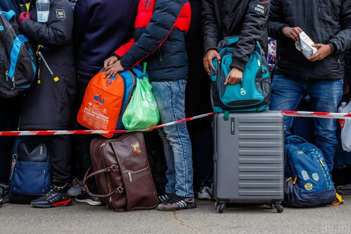 Біженці з України на кордоні / Фото УНІАН