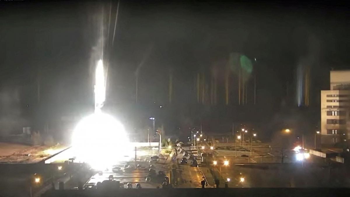 Реактор ЗАЕС просто так не пошкодити снарядом, зазначила експерт / фото REUTERS