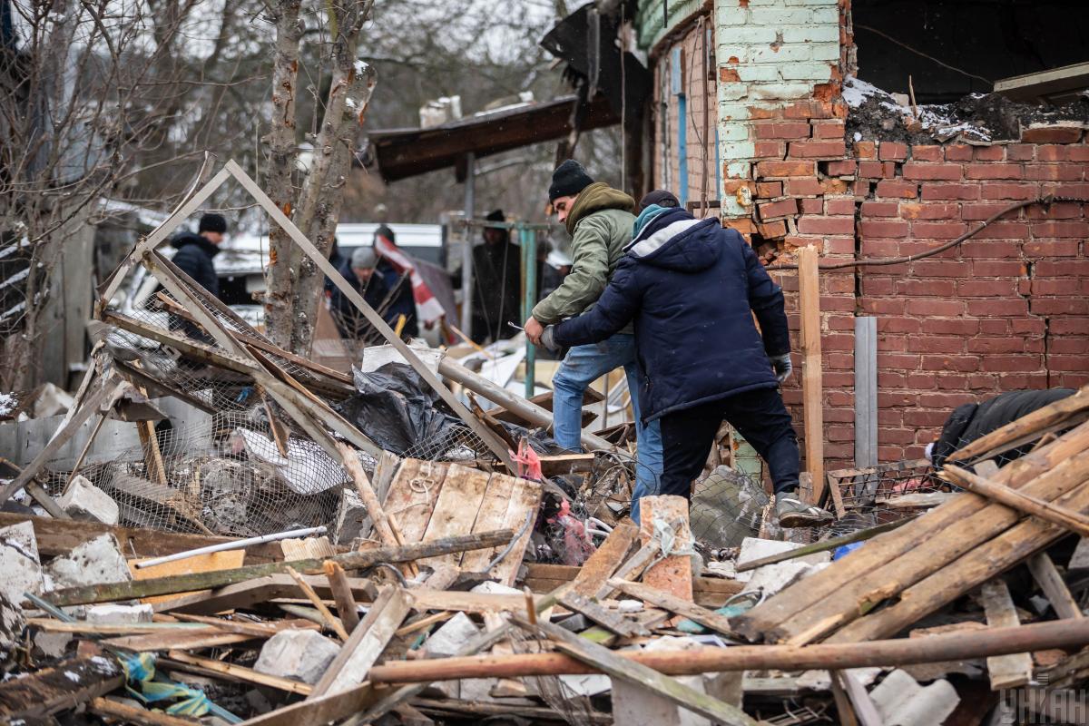 Последствия обстрела домов в Житомире / фото УНИАН