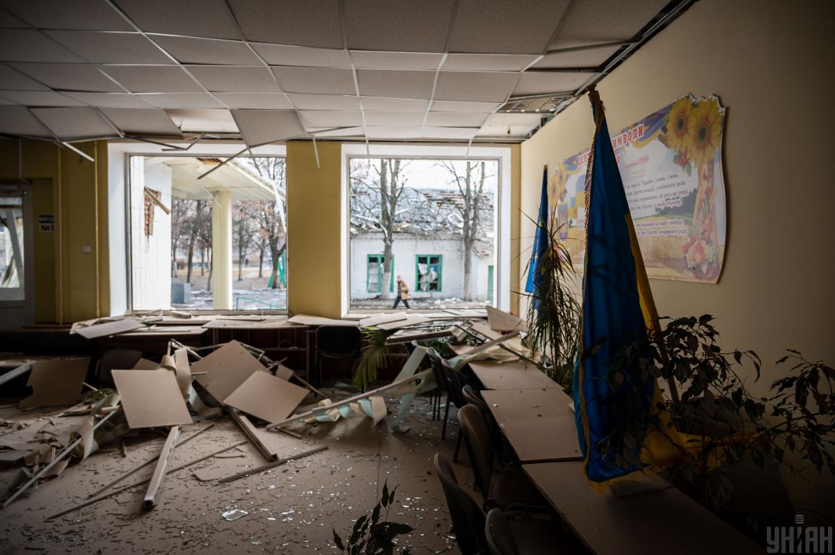 Последствия обстрела школы в Житомире / фото УНИАН