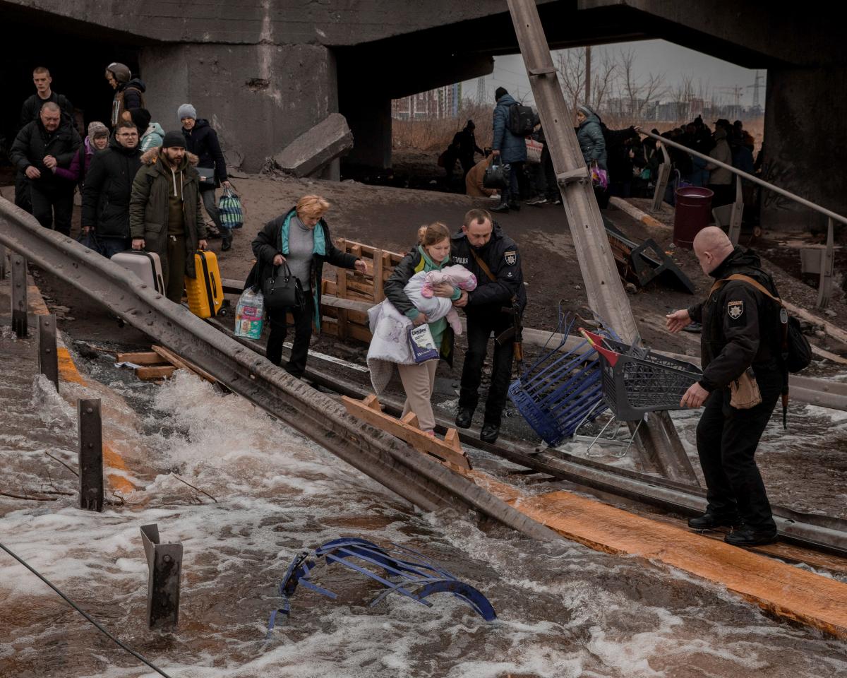 Президент Зеленский прокомментировал действия России по созданию гуманитарных коридоров / фото REUTERS