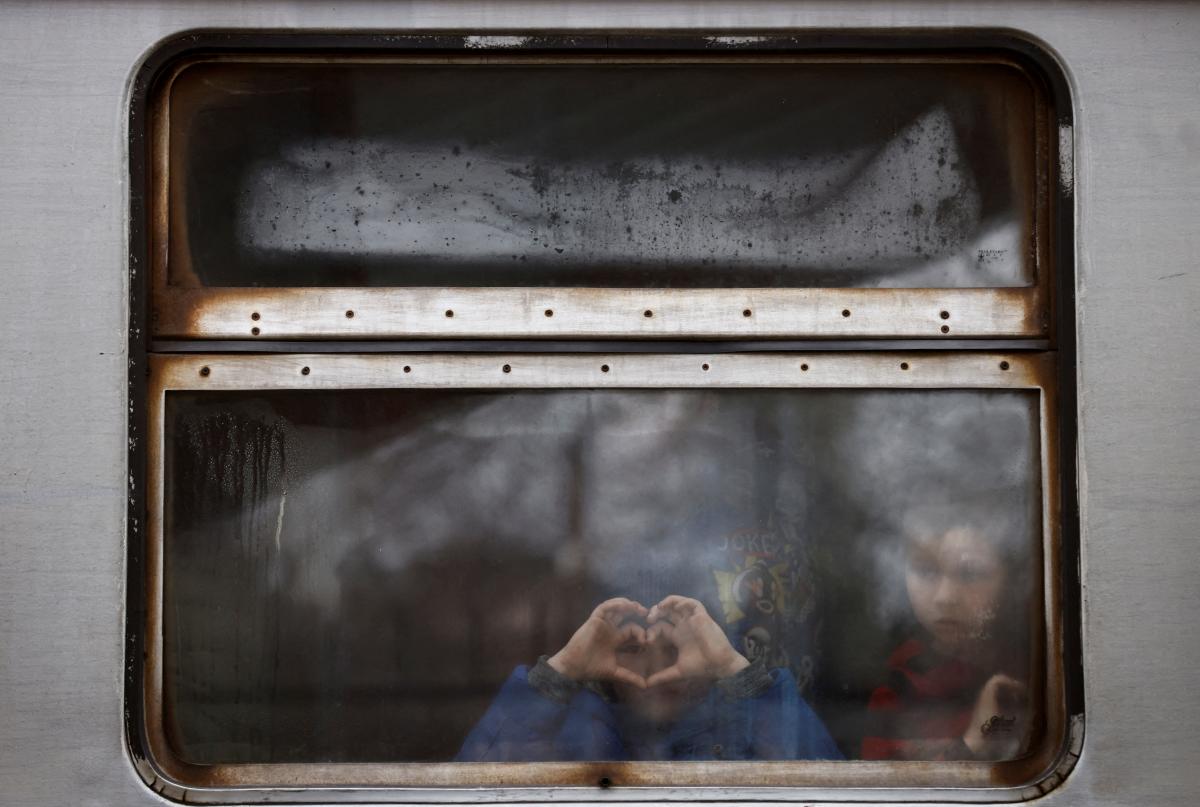 Проезд в эвакуационных поездах бесплатный / фото REUTERS
