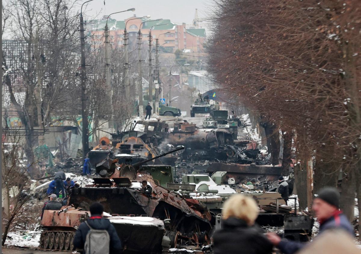 Vokzalnaya Street in Bucha with broken equipment of the Russian army / photo REUTERS