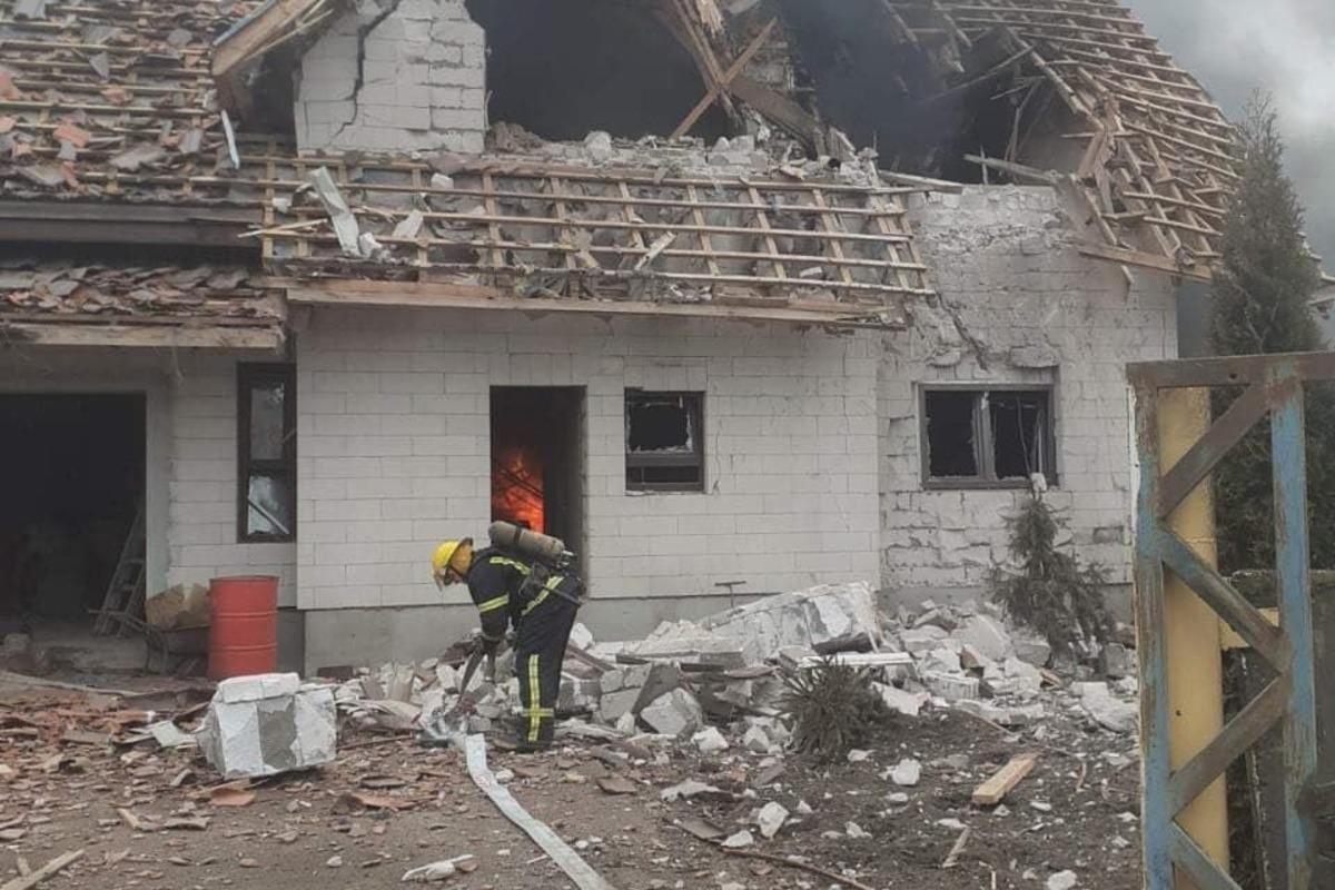 У Запорізькій області внаслідок ворожих обстрілів зруйновано десятки будинків / фото facebook.com/Головне управління ДСНС України у Запорізькій області У Запорізькій області внаслідок ворожих обстрілів зруйновано десятки будинків / фото facebook.com/Головне управління ДСНС України у Запорізькій області