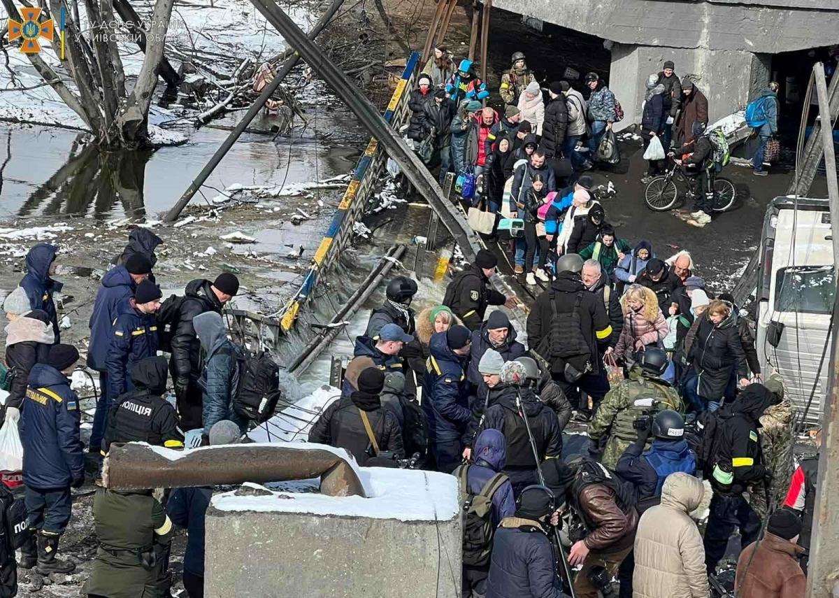 За попередніми розрахунками, для відновлення кожного моста необхідно 2-3 місяці / фото ДСНС України За попередніми розрахунками, для відновлення кожного моста необхідно 2-3 місяці / фото ДСНС України