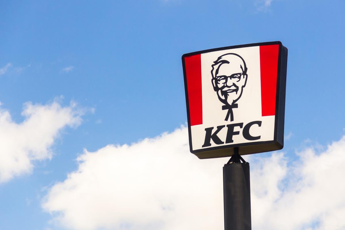 KFC замінює продукцію Pepsi на Coca-Cola після майже 40 років співпраці KFC замінює продукцію Pepsi на Coca-Cola після майже 40 років співпраці
