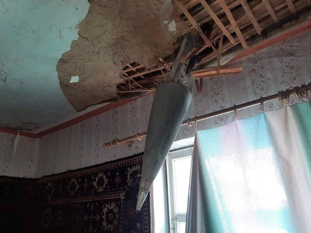 В Харькове в жилой дом прилетел вражеский снаряд (фото) В Харькове в жилой дом прилетел вражеский снаряд (фото)