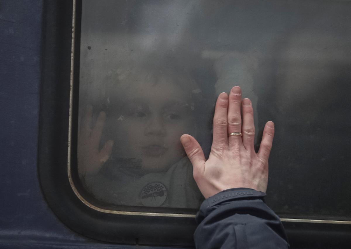 Россия массово отнимает украинских детей у родителей / фото REUTERS