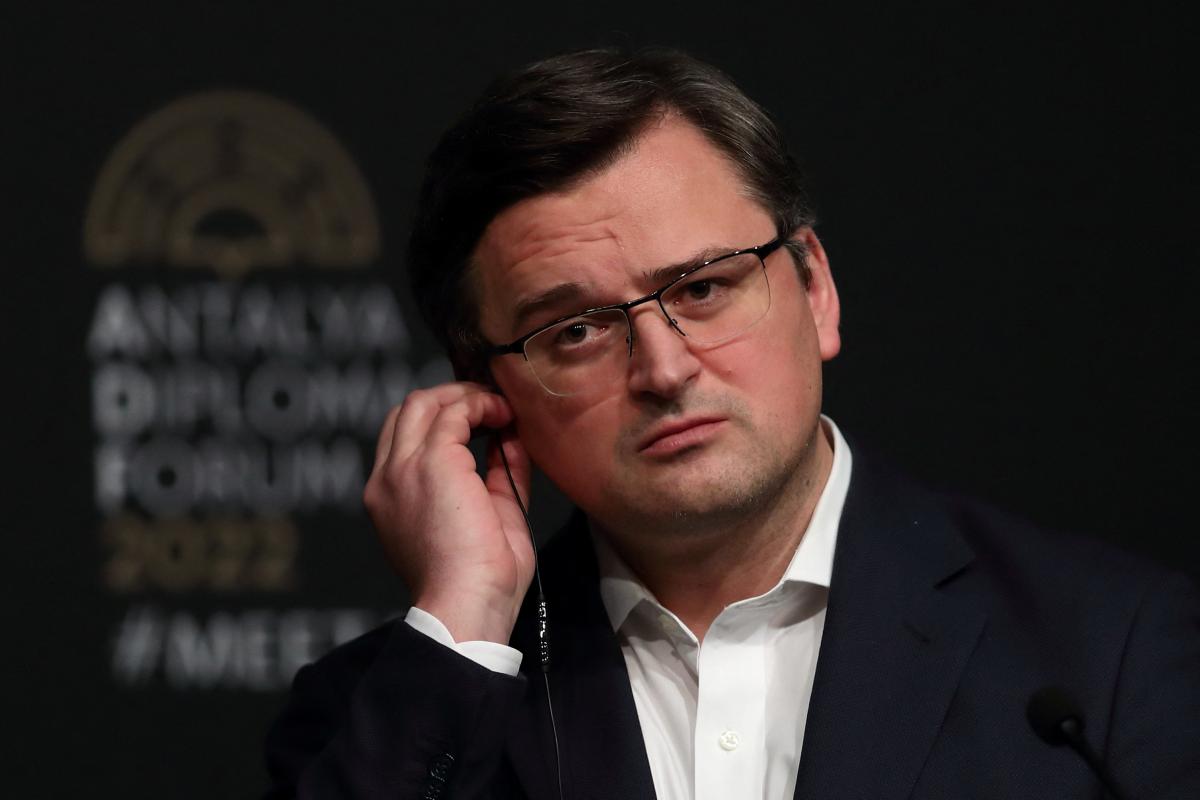 Кулеба призвал партнеров не верить обещаниям Путина не убивать Зеленского / REUTERS Кулеба призвал партнеров не верить обещаниям Путина не убивать Зеленского / REUTERS