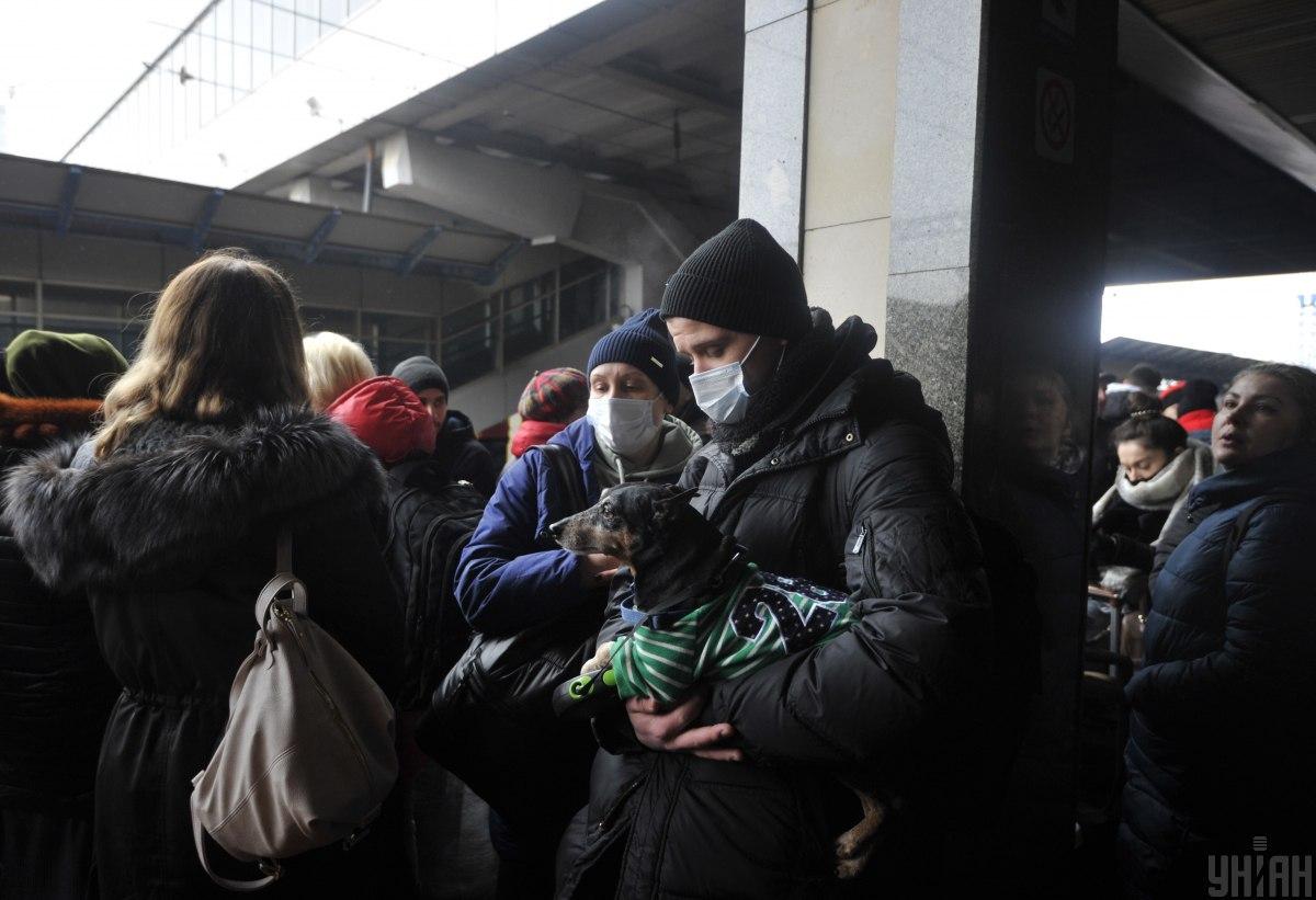 "Укрзализныця" уже эвакуировала в западные области нашей страны почти два миллиона человек / фото УНИАН