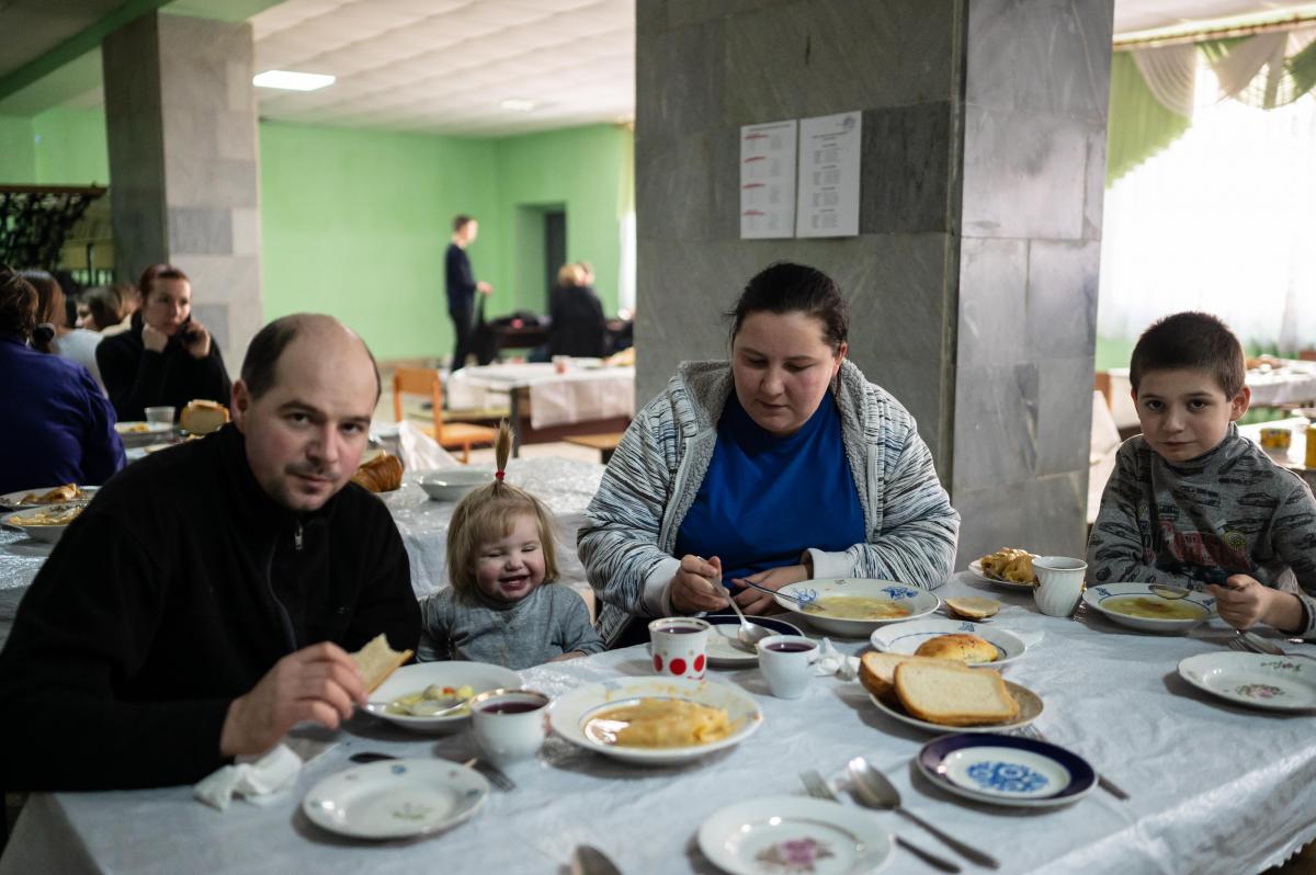 Около 10 млн украинцев с начала полномасштабной войны РФ вынуждены покинуть дома \ фото УНИАН (Вячеслав Ратинский)