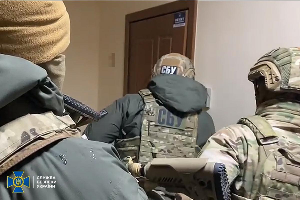 Зловмисник коригував ракетно-артилерійські обстріли по інфраструктурі Бахмута / фото facebook.com/SecurSerUkraine Зловмисник коригував ракетно-артилерійські обстріли по інфраструктурі Бахмута / фото facebook.com/SecurSerUkraine