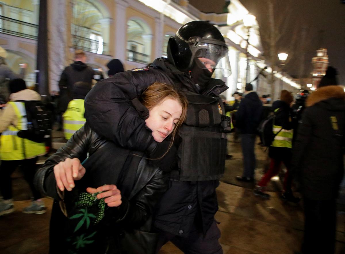 Антивоенные протесты в России пока сложно назвать массовыми / фото REUTERS