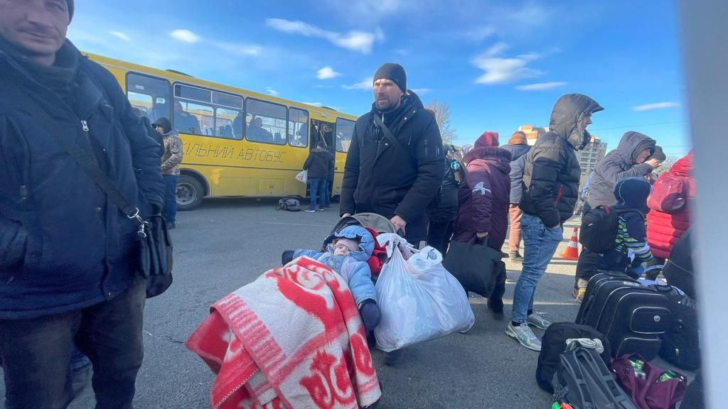 Мешканці Енергодара уже в Запоріжжі, продовжується евакуація з Бучі та Гостомеля Мешканці Енергодара уже в Запоріжжі, продовжується евакуація з Бучі та Гостомеля