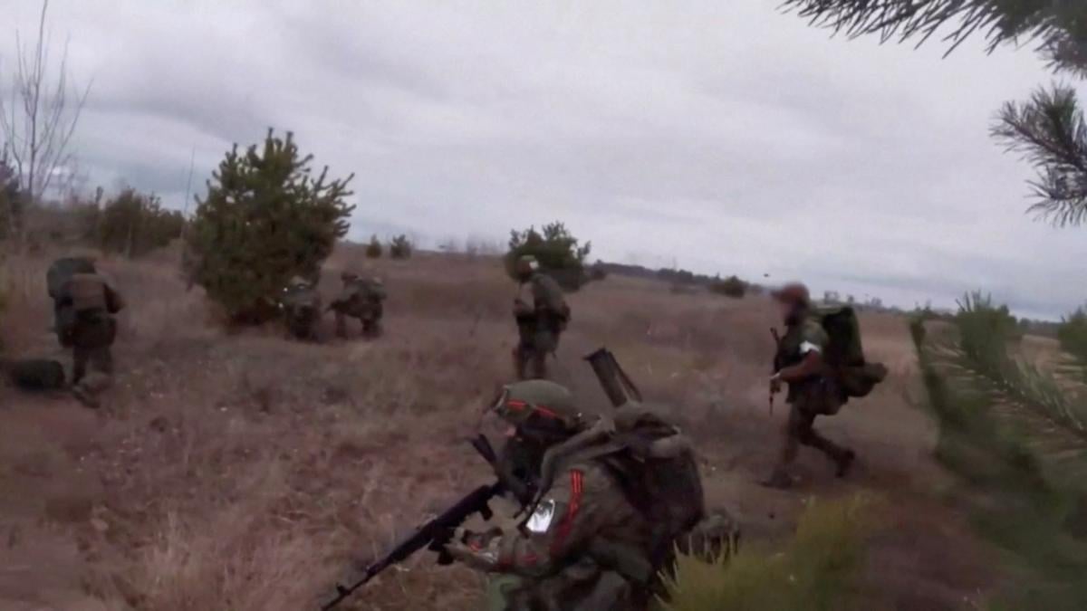 В Україні на одному напрямку супротивник намагається наступати на всій лінії фронту, поділився Генштаб ЗСУ / фото REUTERS