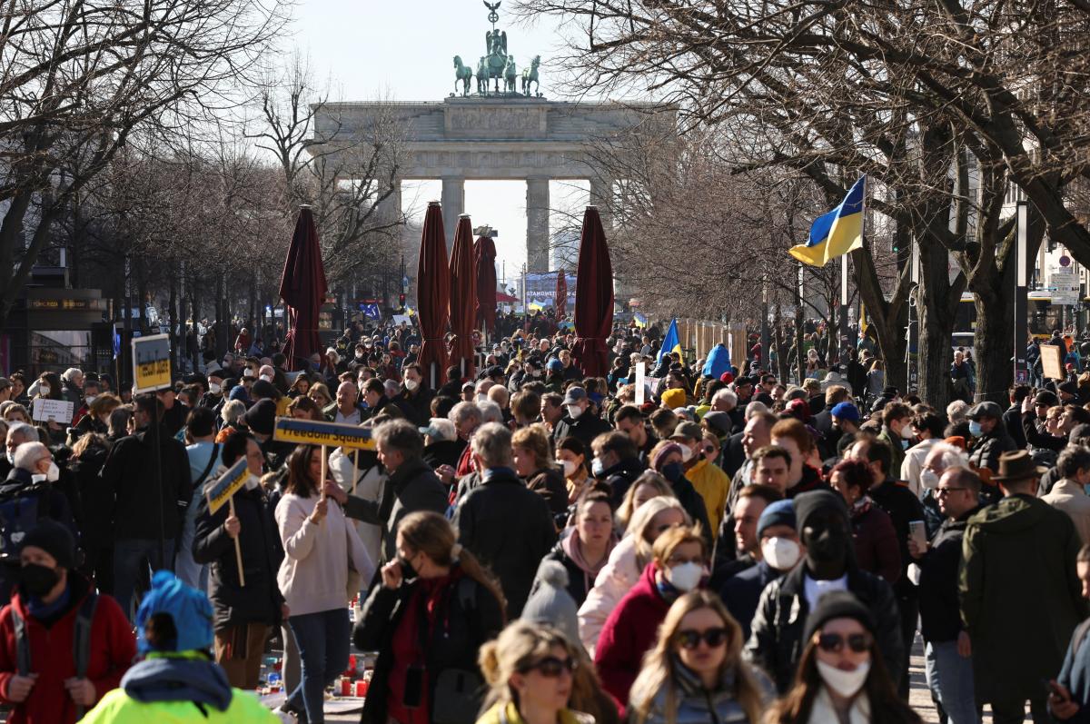 Немецкие политики раскритиковали митинг в Берлине за переговоры между Украиной и РФ Немецкие политики раскритиковали митинг в Берлине за переговоры между Украиной и РФ