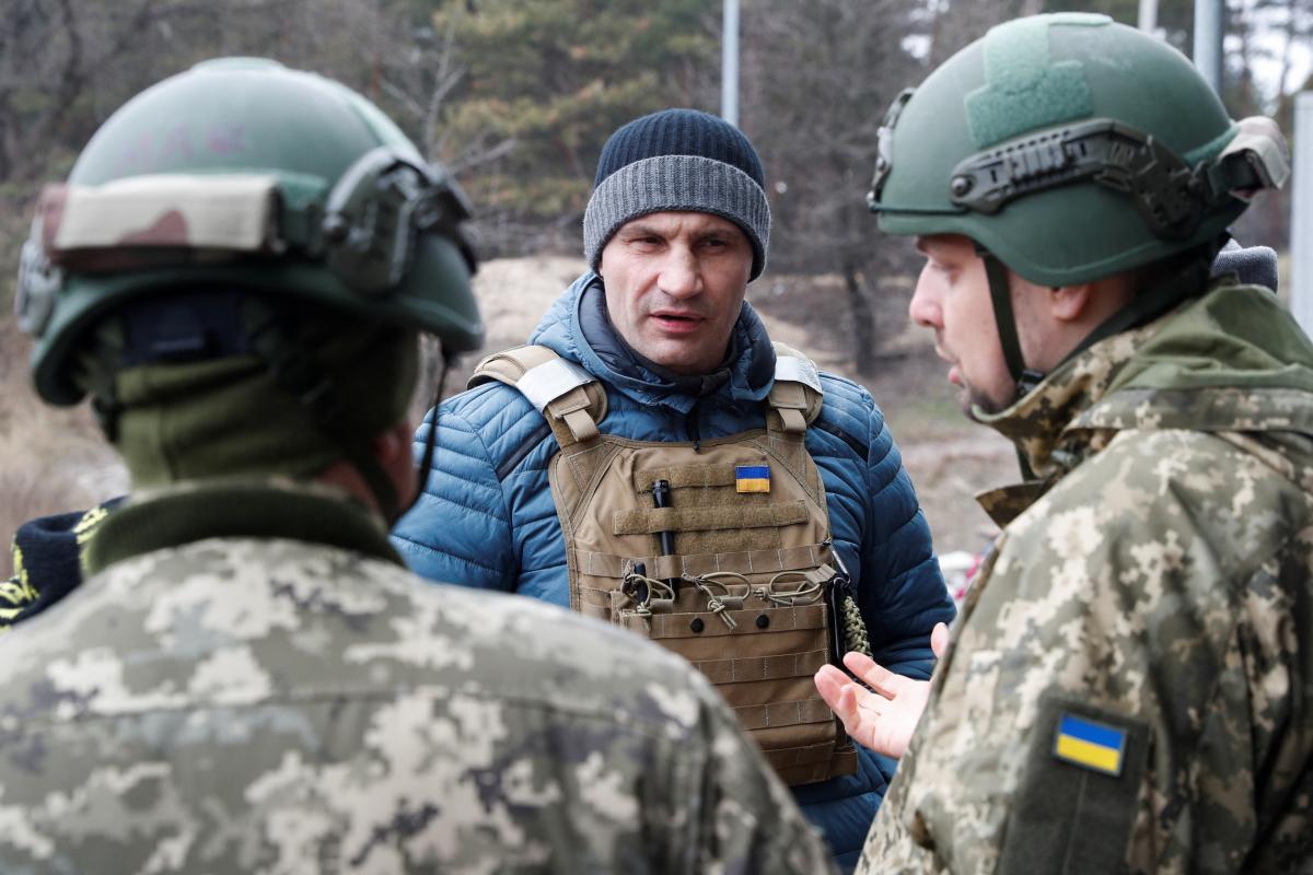 Клички передали захисникам Авдіївки 100 FPV-дронів / фото REUTERS Клички передали захисникам Авдіївки 100 FPV-дронів / фото REUTERS