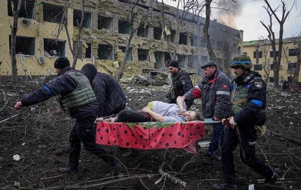 Бойченко указал, что на момент бомбежки роддома там находились дети и роженицы /фото REUTERS