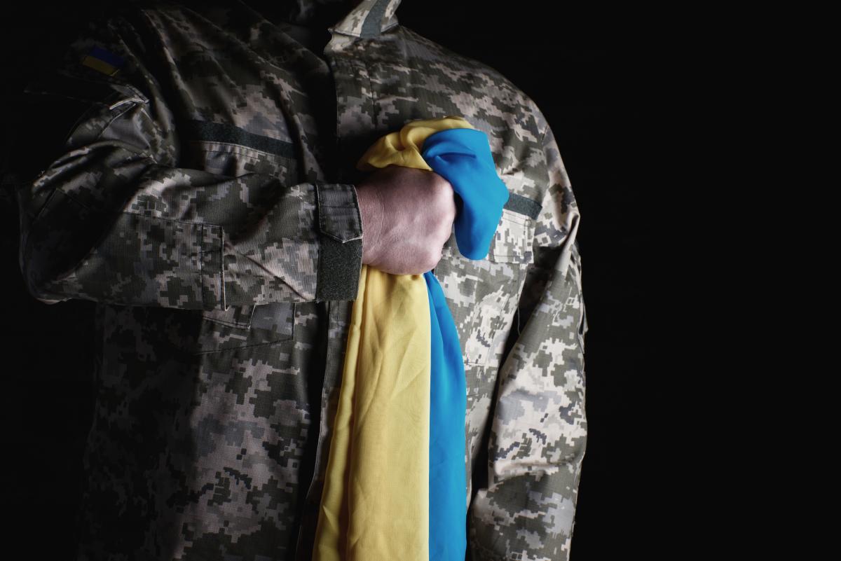Ukrainian servicemen and security forces rebuff the invaders / ua.depositphotos.com