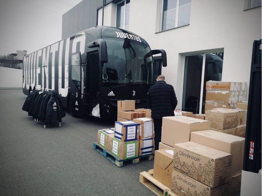 До допомоги Україні долучився легендарний італійський "Ювентус" / фото t.me/zakarpatskaODA/227 До допомоги Україні долучився легендарний італійський "Ювентус" / фото t.me/zakarpatskaODA/227