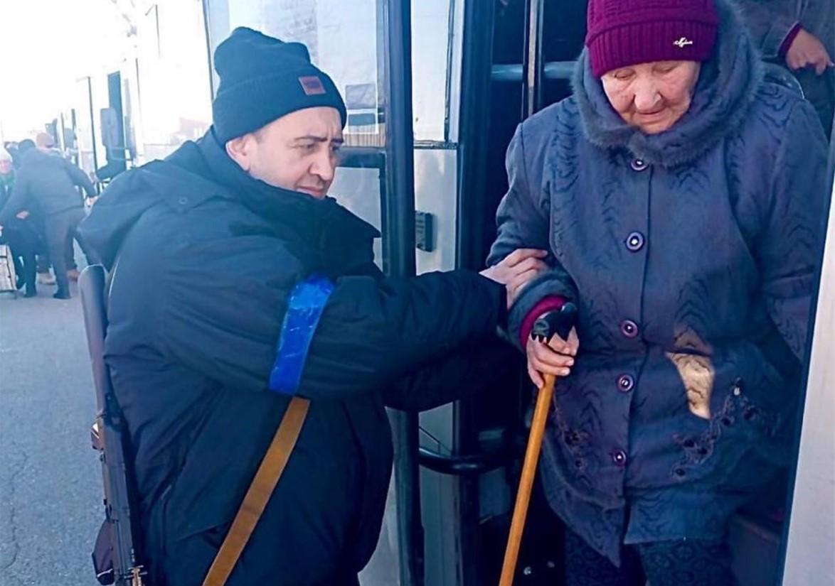 Окупанти обстріляли людей під час евакуації з Гостомеля/фото прес-служба Нацполіції Окупанти обстріляли людей під час евакуації з Гостомеля/фото прес-служба Нацполіції