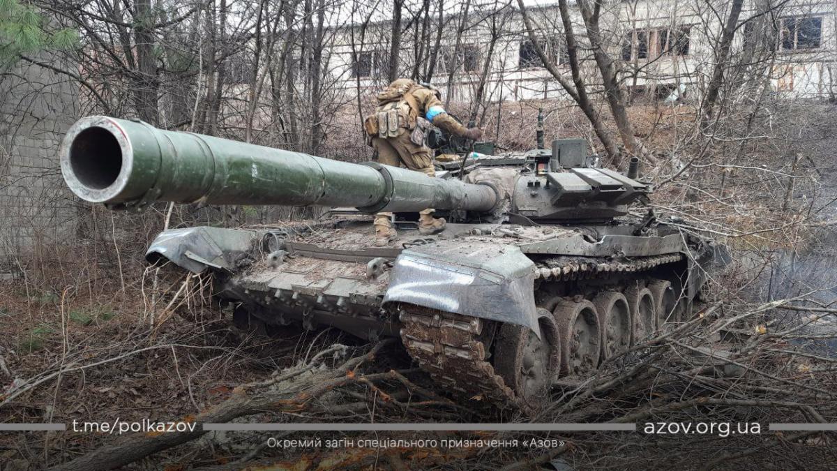 Оборона Маріуполя: полк 'Азов' знищив багато техніки ворога (фото) Оборона Маріуполя: полк 'Азов' знищив багато техніки ворога (фото)