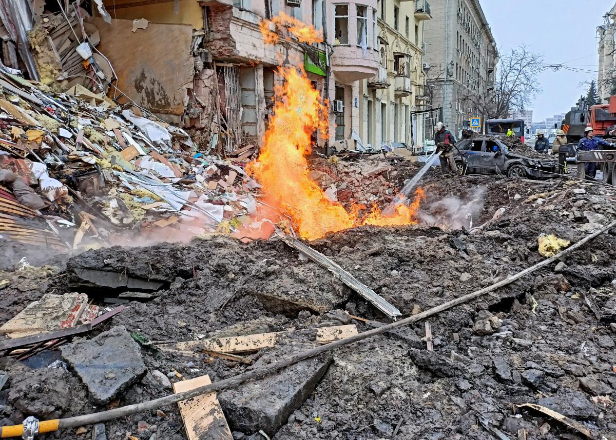 Оккупанты обстреливают Харьков / фото REUTERS