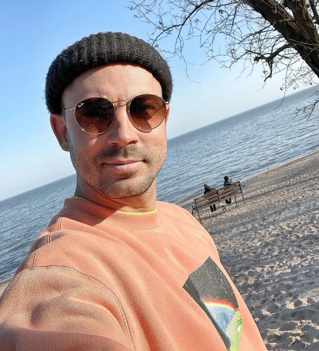 'Отец умер, а с мамой нет связи': ведущий 'Орла и Решки' жестко ответил на критику россиян 'Отец умер, а с мамой нет связи': ведущий 'Орла и Решки' жестко ответил на критику россиян