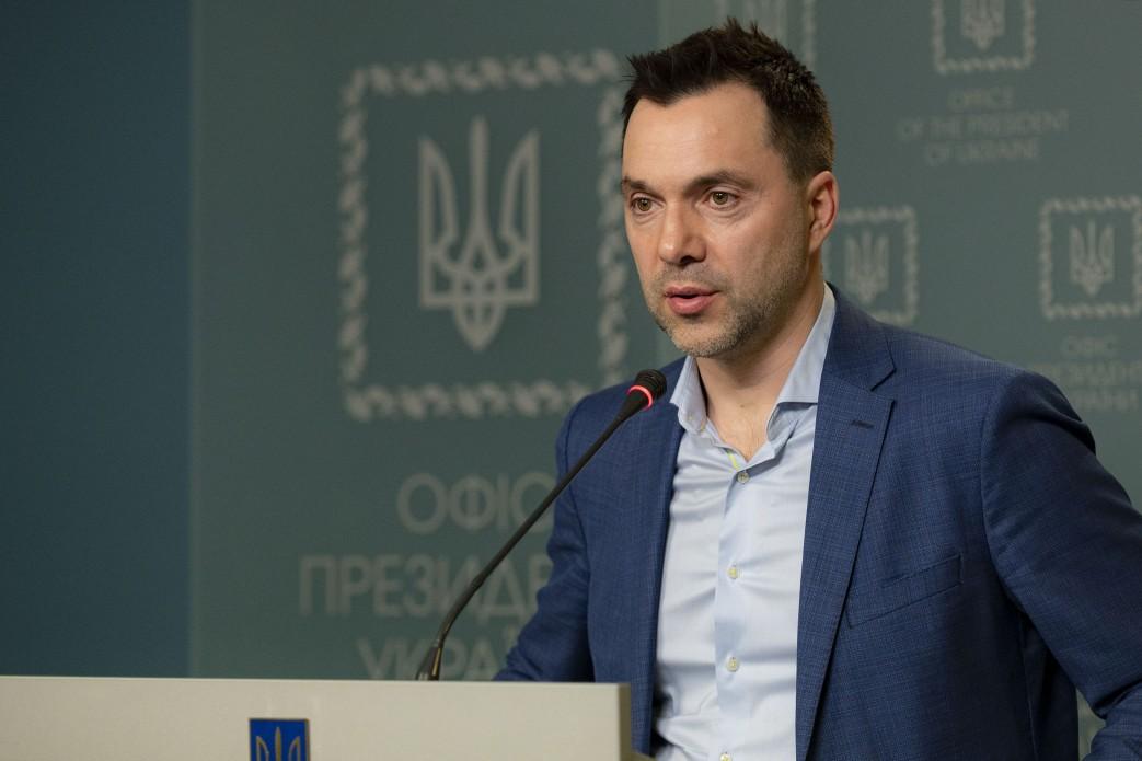 Арестович спрогнозував, скільки триватиме війна на кількох фронтах / фото Офіс Президента України Арестович спрогнозував, скільки триватиме війна на кількох фронтах / фото Офіс Президента України