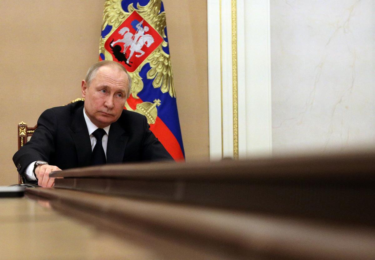 Journalists have collected evidence that Vladimir Putin may have a serious health problem / photo REUTERS