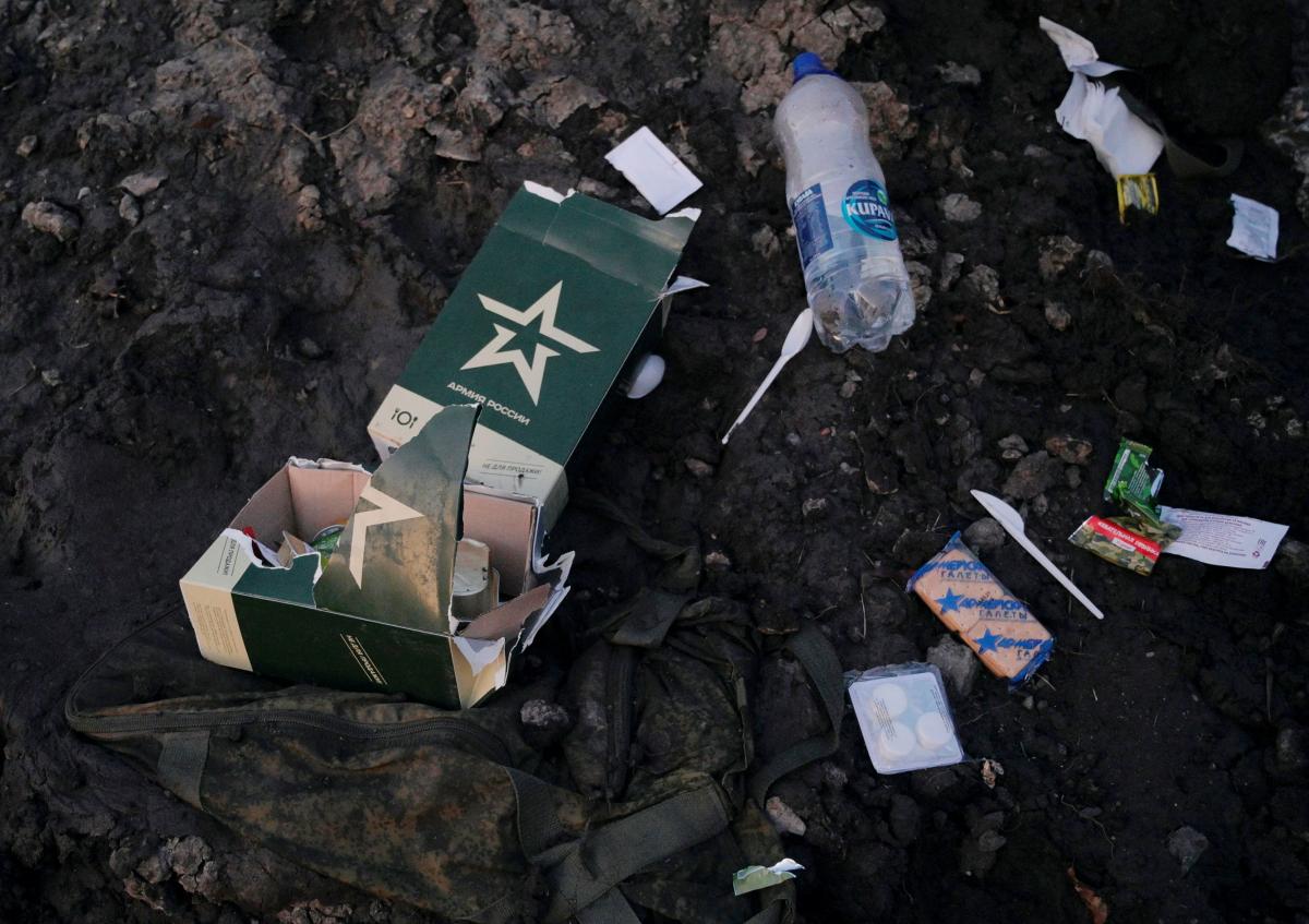 Российские оккупанты пьянствуют и калечат друг друга / фото REUTERS Российские оккупанты пьянствуют и калечат друг друга / фото REUTERS