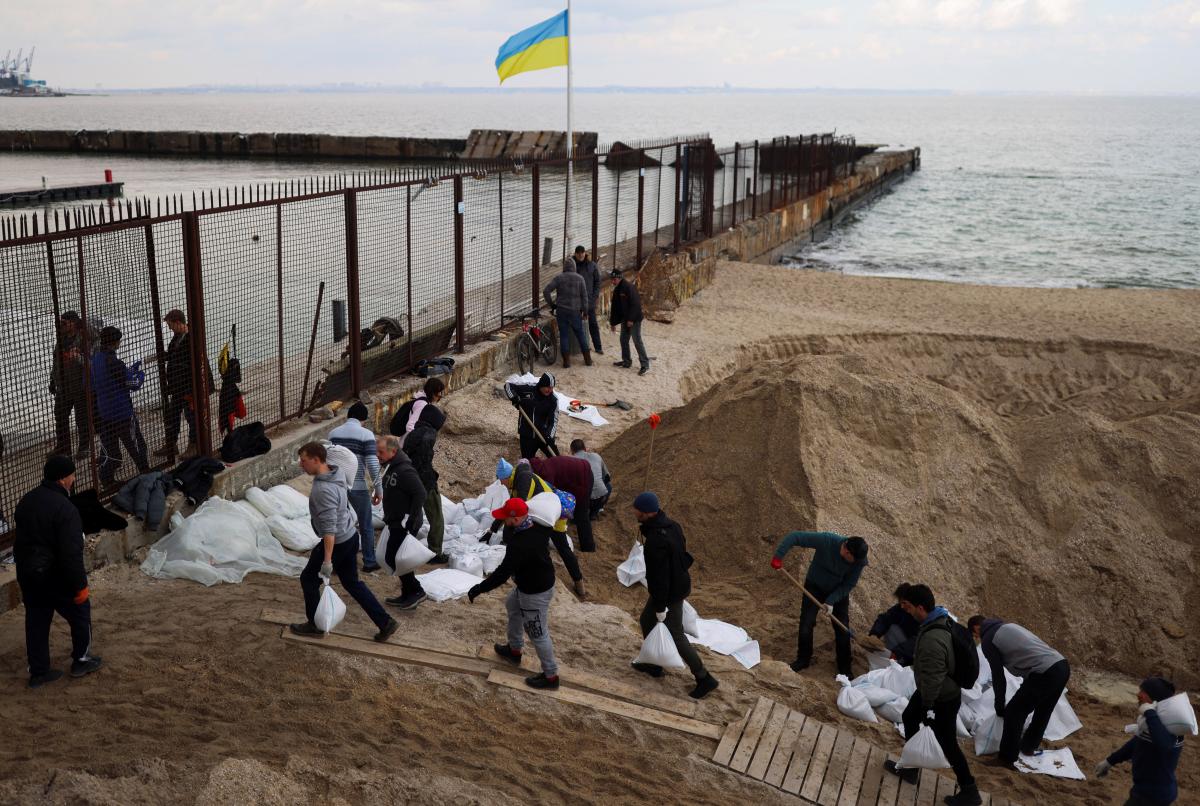 У Чорному морі залишаються російські кораблі з ракетами / фото REUTERS У Чорному морі залишаються російські кораблі з ракетами / фото REUTERS