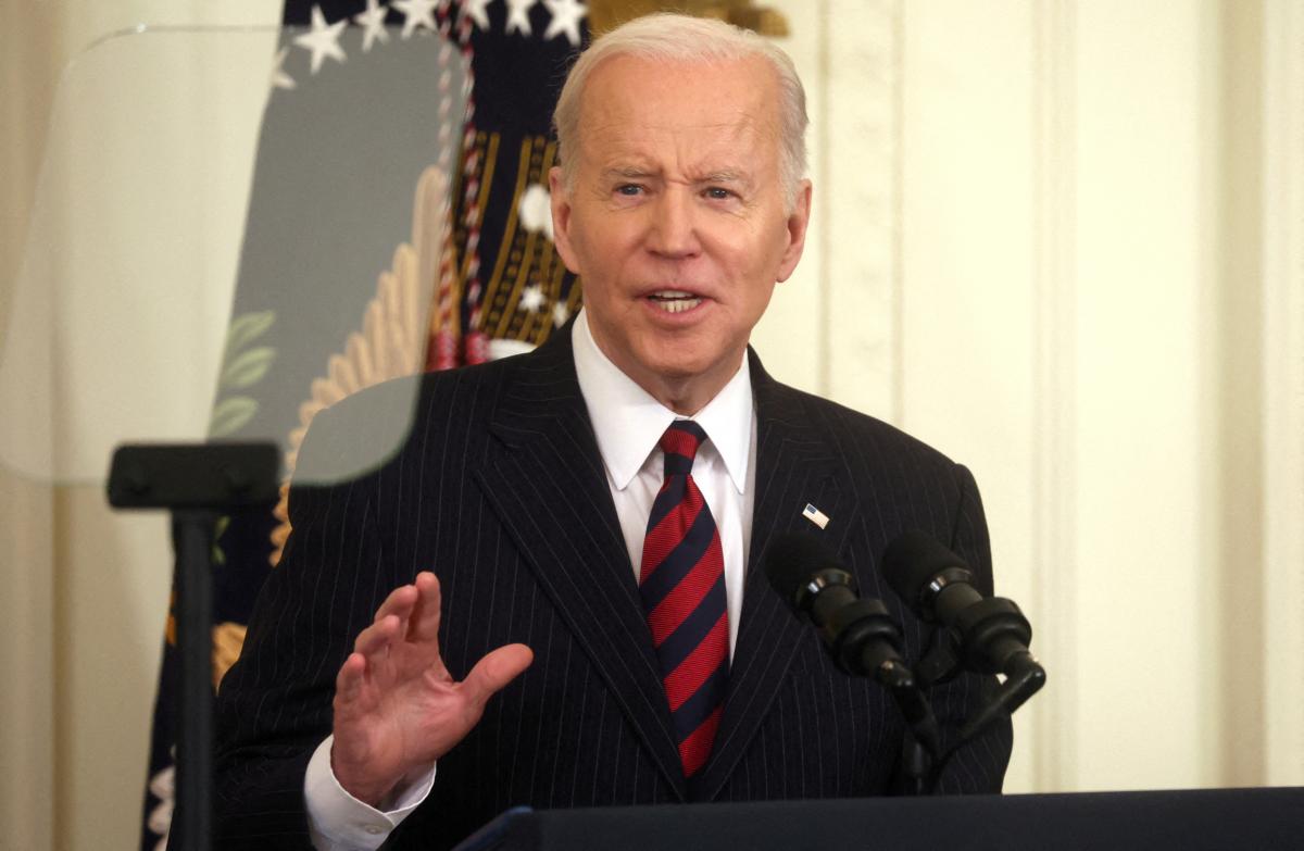 Biden will sign a $100 million package to help secure Ukraine / REUTERS photo