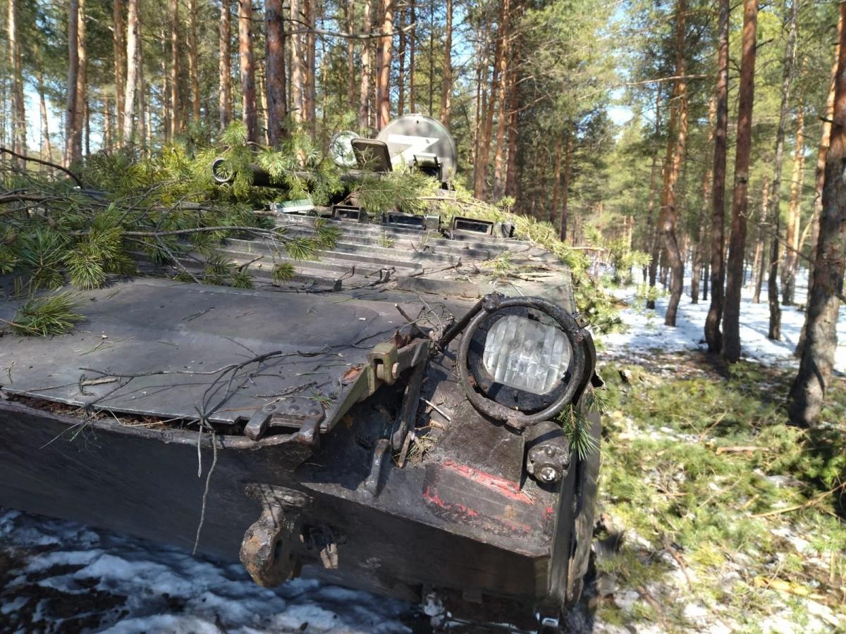 В ходе боевого столкновения оккупанты сбежали от украинских военнослужащих, бросив оружие и технику / фото Facebook В ходе боевого столкновения оккупанты сбежали от украинских военнослужащих, бросив оружие и технику / фото Facebook