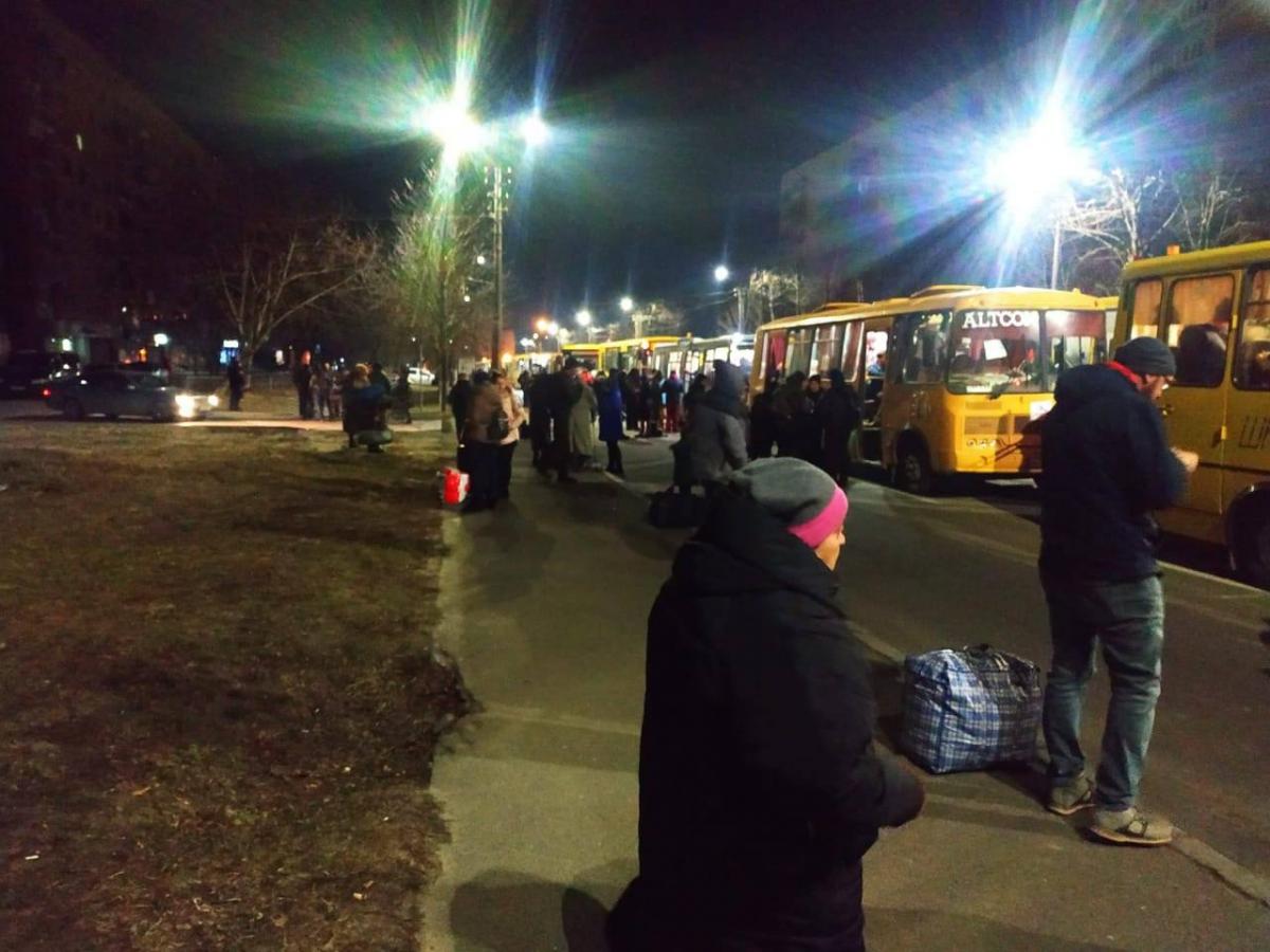 З деяких міст Київської області проводять евакуацію населення З деяких міст Київської області проводять евакуацію населення