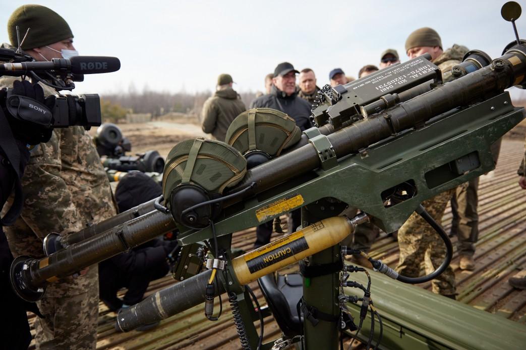 Украинские бойцы используют ПЗРК Stinger / фото president.gov.ua