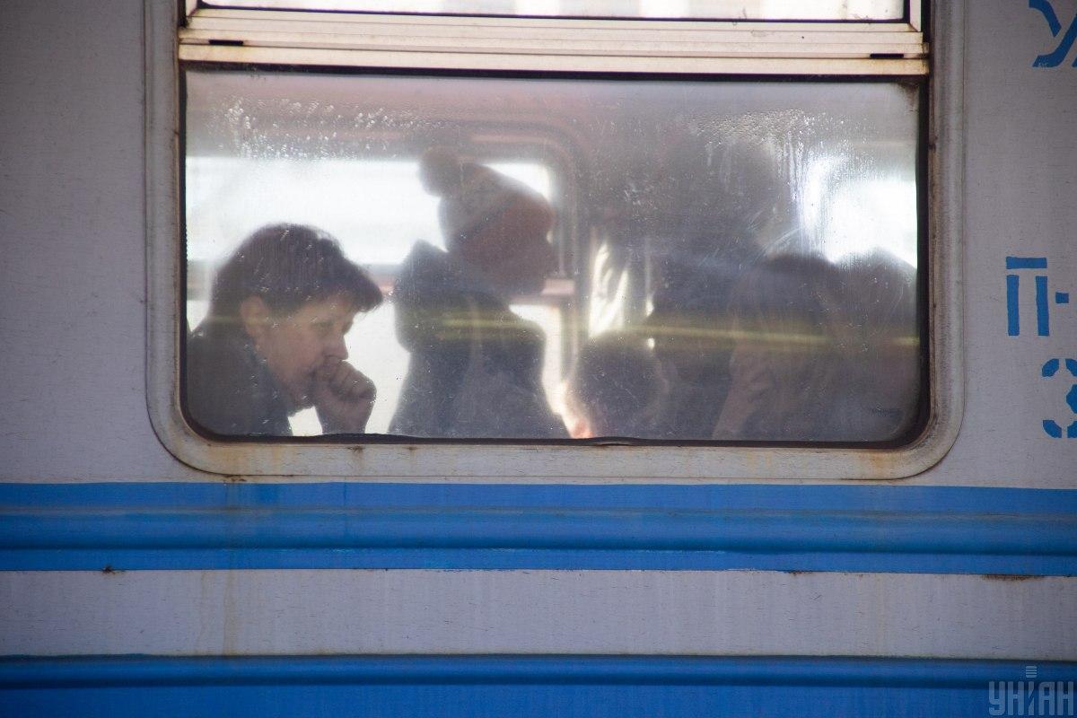 Из Донбасса эвакуируют людей / фото УНИАН