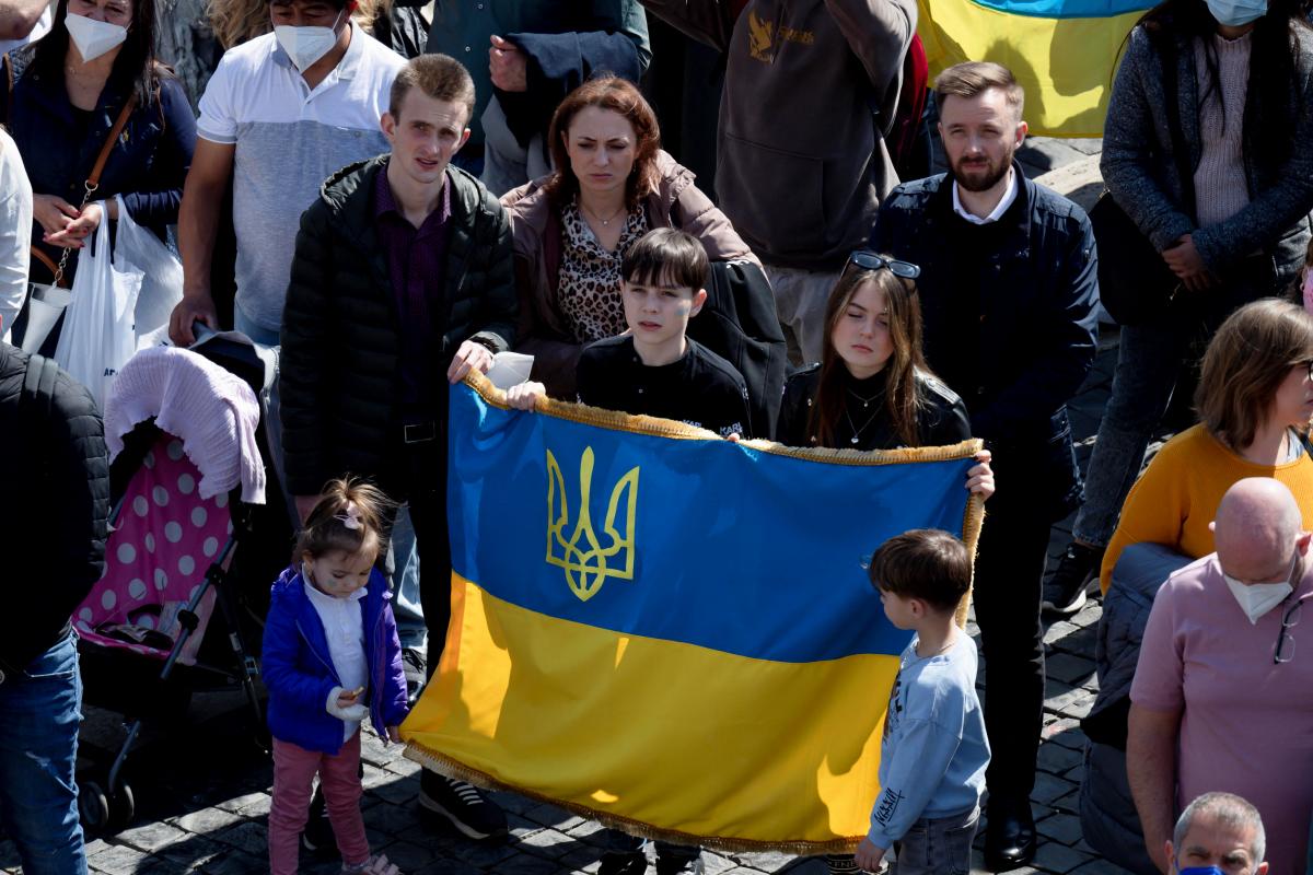 Ватикан знову урівнює росіян з українцями / фото REUTERS Ватикан знову урівнює росіян з українцями / фото REUTERS