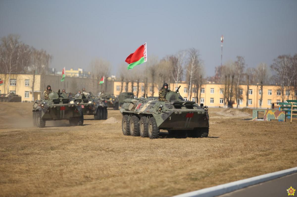 В Беларуси все еще продолжаются военные учения / фото Олег Некало, "Ваяр"