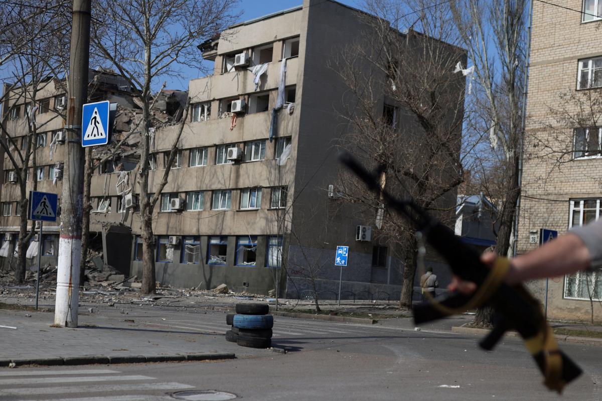 Враг атакует Николаев / фото REUTERS Враг атакует Николаев / фото REUTERS
