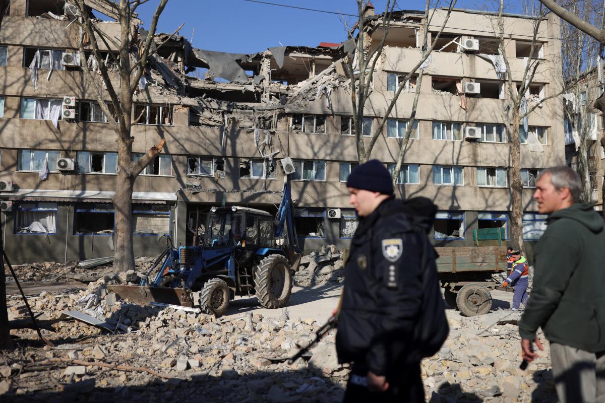 The invaders continue to shell Mykolaiv / photo REUTERS