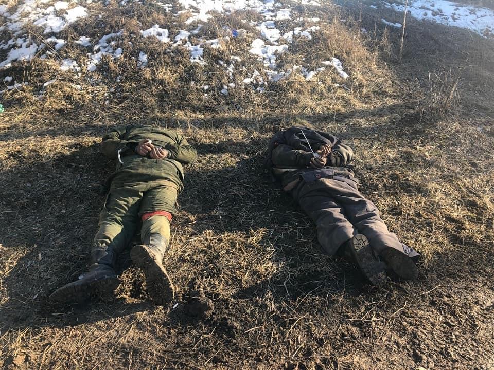 У районі Вугледара бійці ЗСУ взяли в полон окупантів-мародерів, які побували в Бучі та Ірпені / фото Facebook 128brigade У районі Вугледара бійці ЗСУ взяли в полон окупантів-мародерів, які побували в Бучі та Ірпені / фото Facebook 128brigade