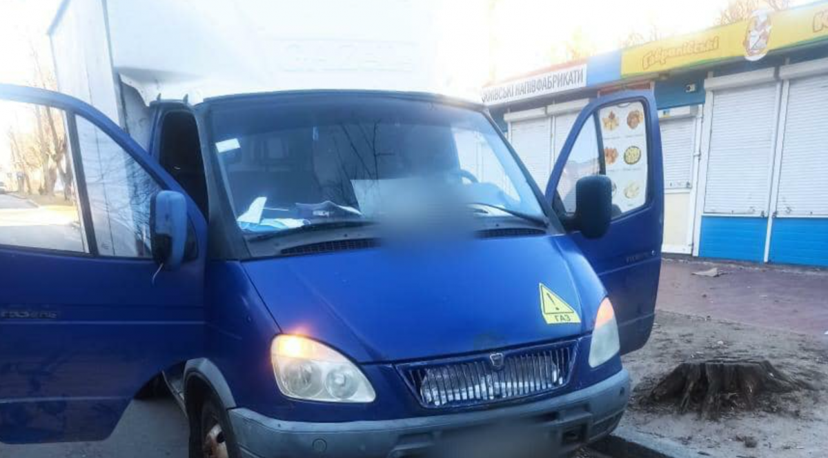 Полицейские задержали мародеров, грабивших магазин / фото Нацполиция Полицейские задержали мародеров, грабивших магазин / фото Нацполиция