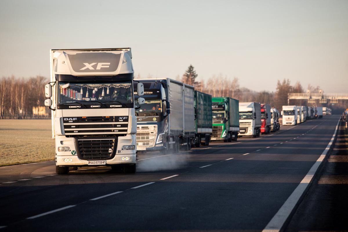 Украина продлила действие "транспортного безвиза" с ЕС / фото REUTERS
