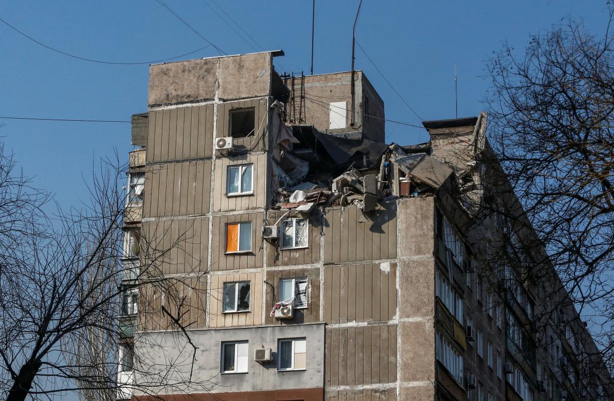 Антисанитария и последствия голода: люди в Мариуполе гибнут не только от обстрелов / фото REUTERS Антисанитария и последствия голода: люди в Мариуполе гибнут не только от обстрелов / фото REUTERS