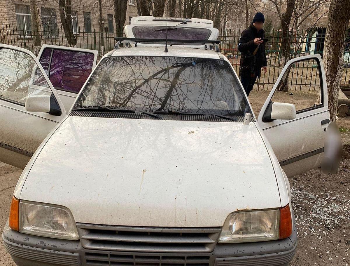 Правоохоронці закликають в жодному разі не чіпати підозрілі предмети, особливо залишки або частини снарядів / фото Національної поліції Правоохоронці закликають в жодному разі не чіпати підозрілі предмети, особливо залишки або частини снарядів / фото Національної поліції