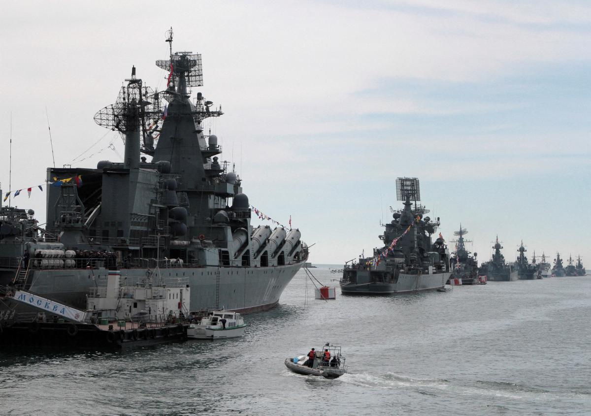 Россия собрала боевые корабли в трех морях / фото REUTERS
