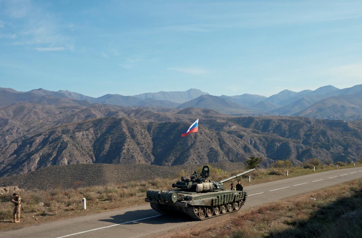 РФ перебросила часть "миротворческого" контингента из Карабаха в Украину / фото REUTERS