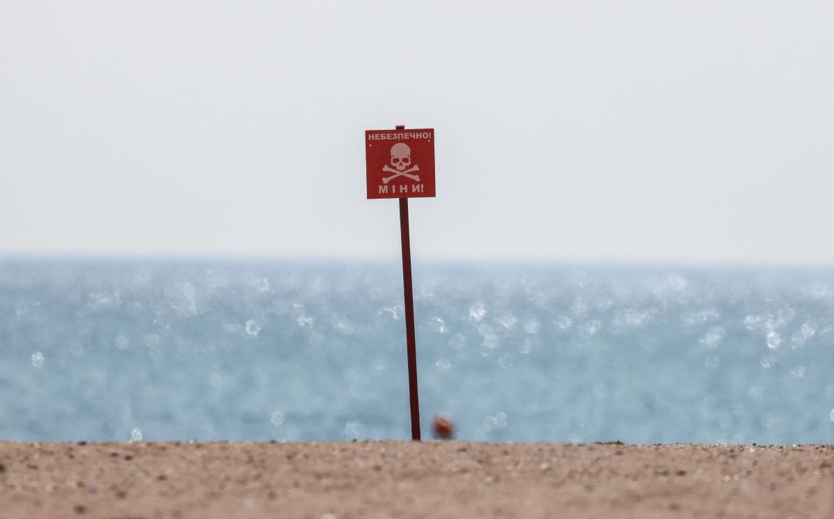 Население Одессы призывают не посещать пляжи, поскольку это опасно для жизни / фото REUTERS
